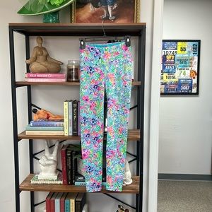 Lilly Pulitzer leggings.  Size XS